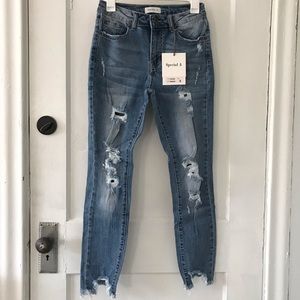 NWT Distressed Skinny Jeans